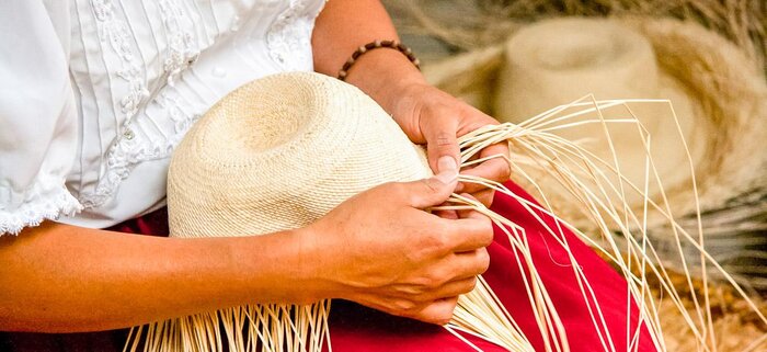 Hutflechten in Ecuador