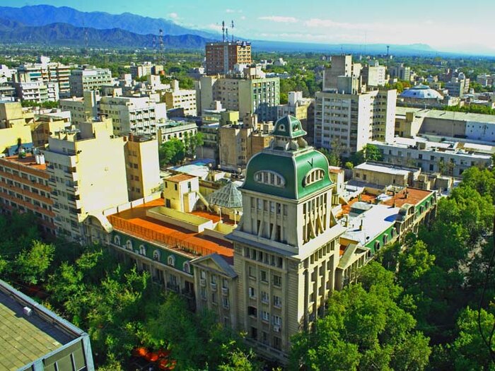 Die Stadt Mendoza im Zentrum des Weinbaugebiets Argentiniens ist für den Malbec und andere Rotweinsorten bekannt
