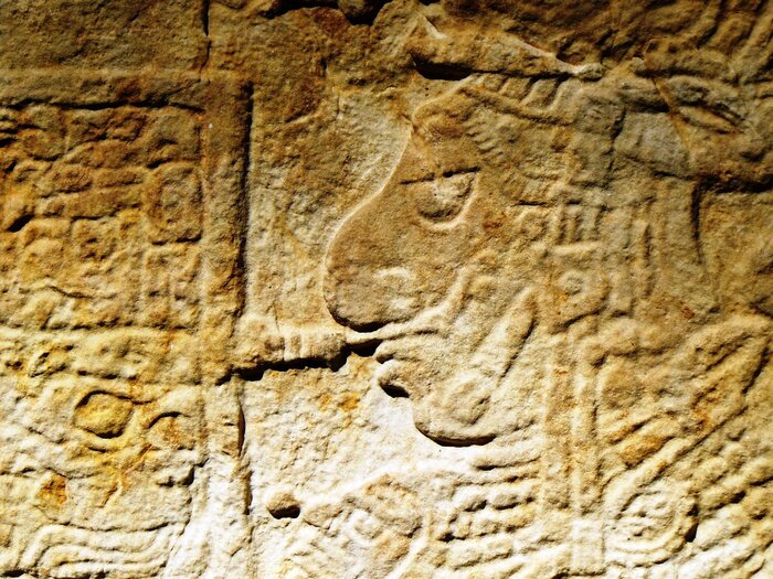 Stele der Maya-Kultur