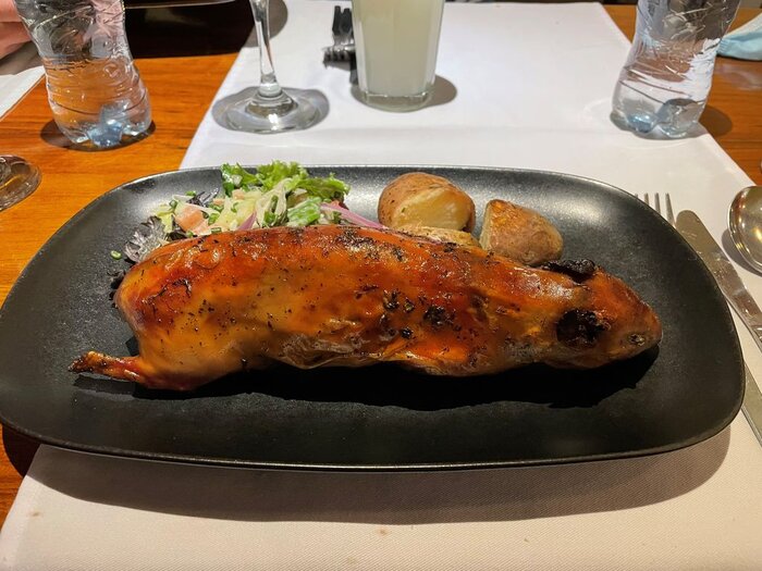 Typisches Meerschweinchenessen