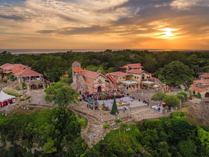 Iglesia San Etanislao in Altos de Chavon (© Tourist Board Dominikanische Republik)